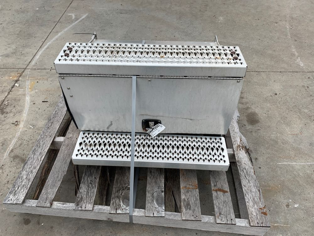 2013 Peterbilt 386 Tool Box (693-10087)
