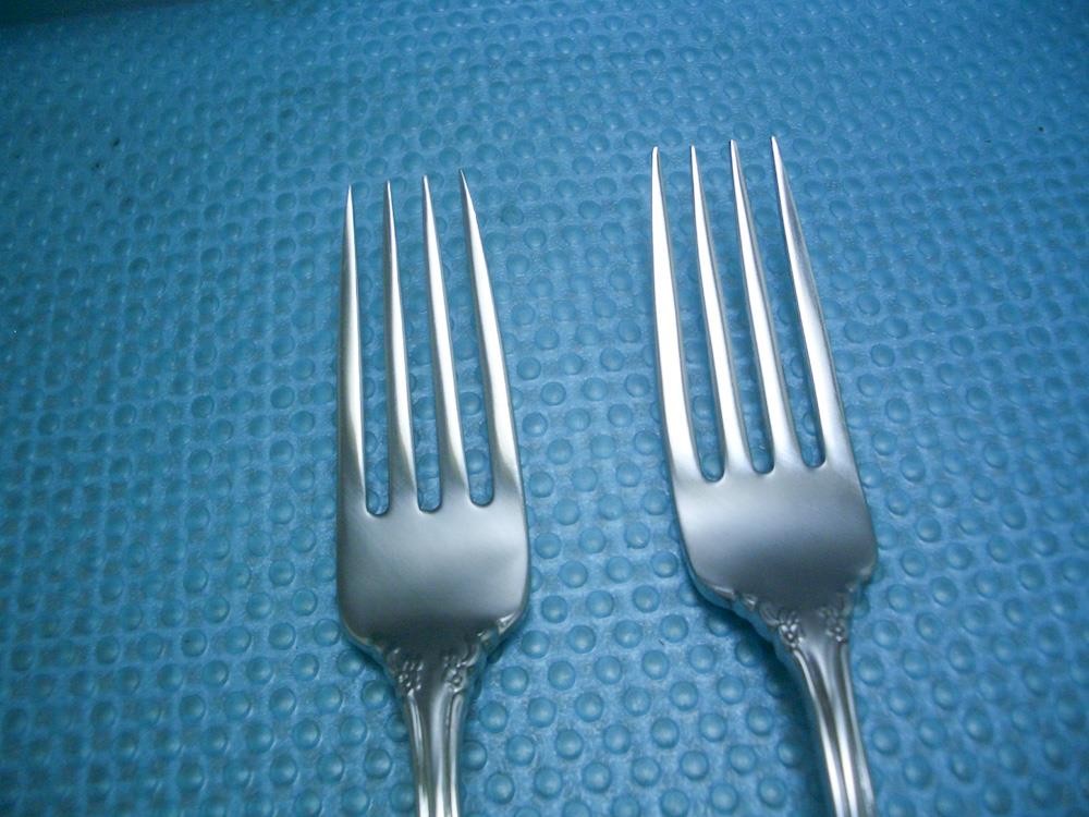 ONEIDA Heirloom (Cube) DOVER Glossy Set of 2 Dinner Forks Stainless Flatware