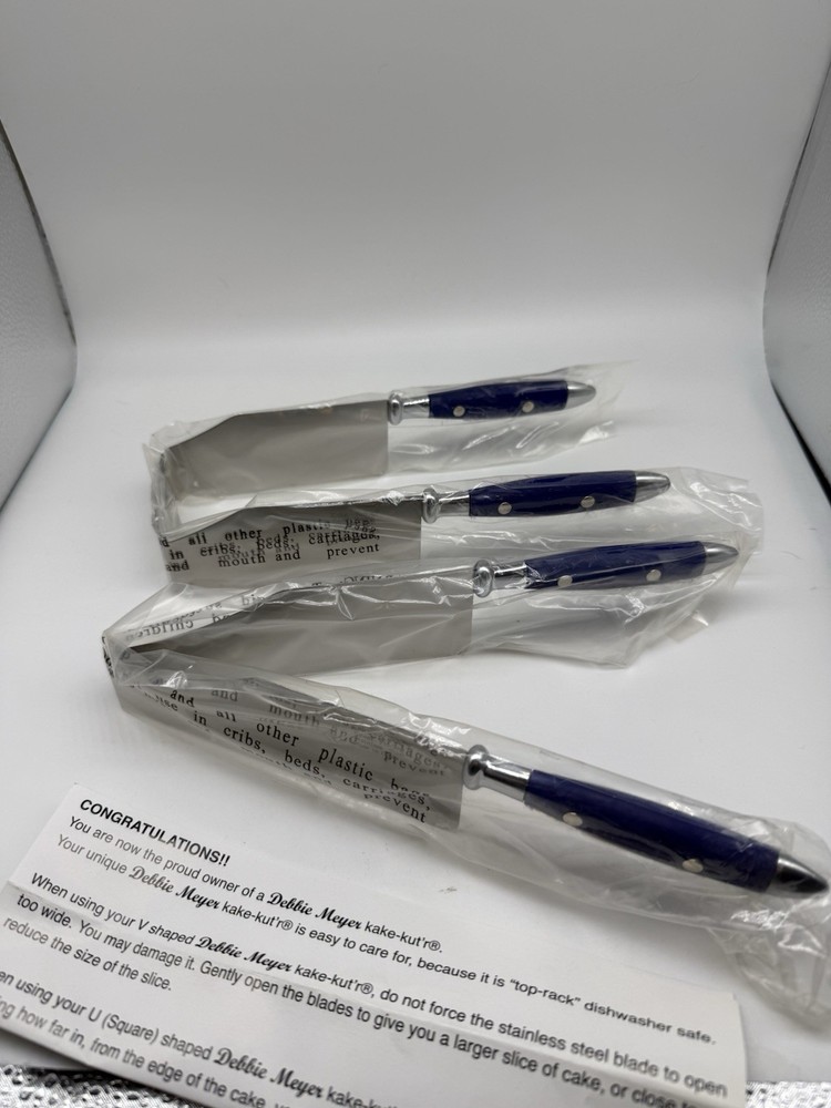 kake kut'r Debbie Meyer Blue Handle.  New