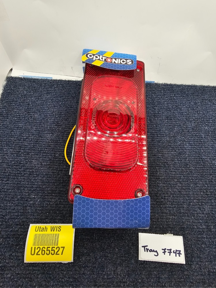 Optronics ST37RS ST-37RS: Red Tail Light with License Light T4