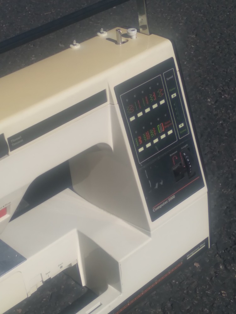 Montgomery Ward Sewing Machine UHT J2000