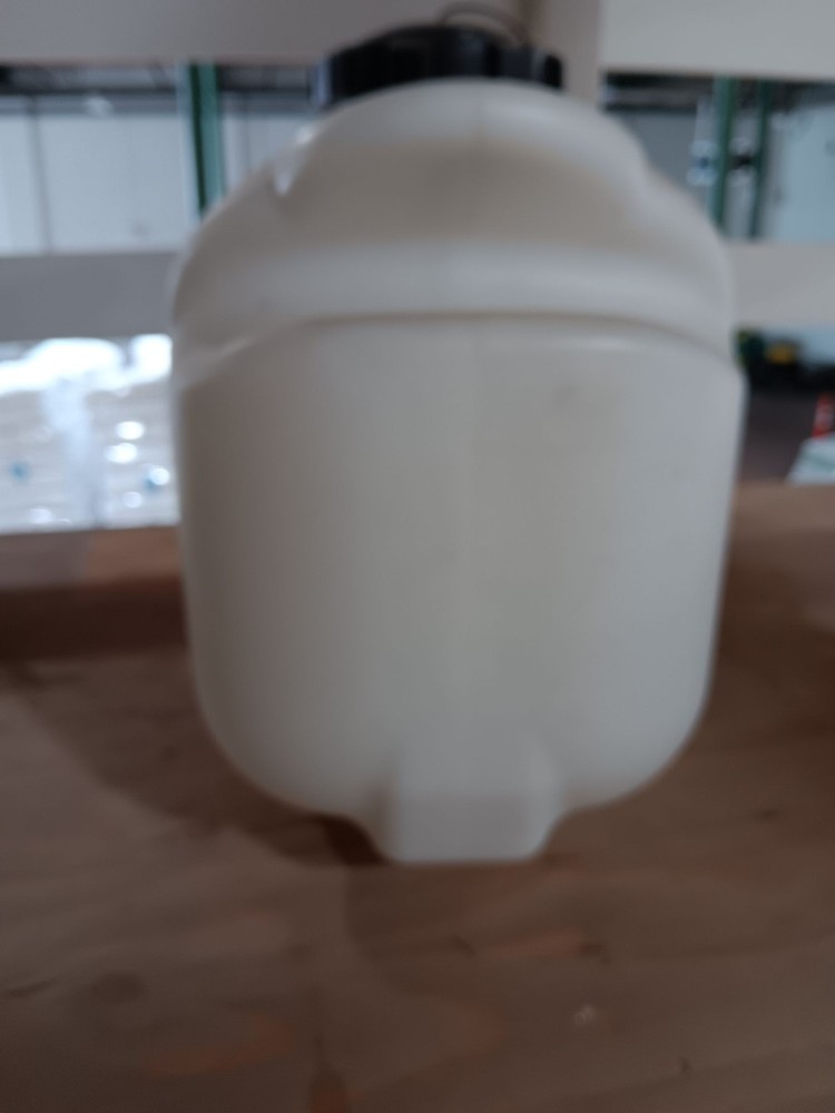 24 Gallon Water Storage Tank (3)