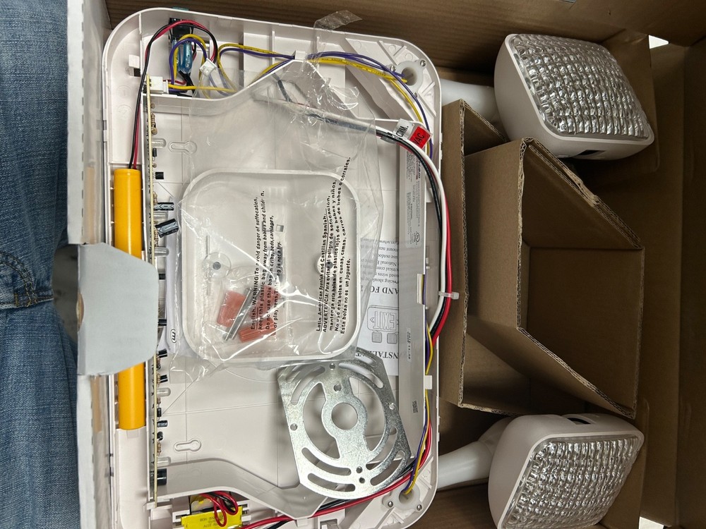 emergency exit light with backup battery