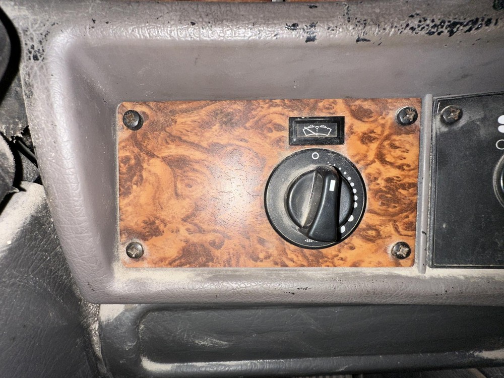 2002-2006 Kenworth T800 SWITCH Dash Panel - Used