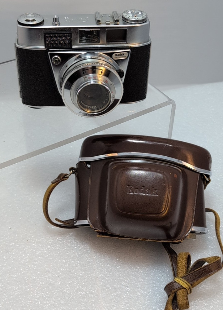 Kodak Retinette 1B  35mm camera with shutter priority selenium metering w/Case