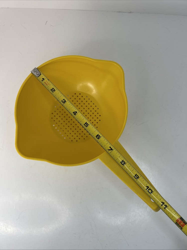 TUPPERWARE Colander Strainer 1 Quart Yellow (G1)