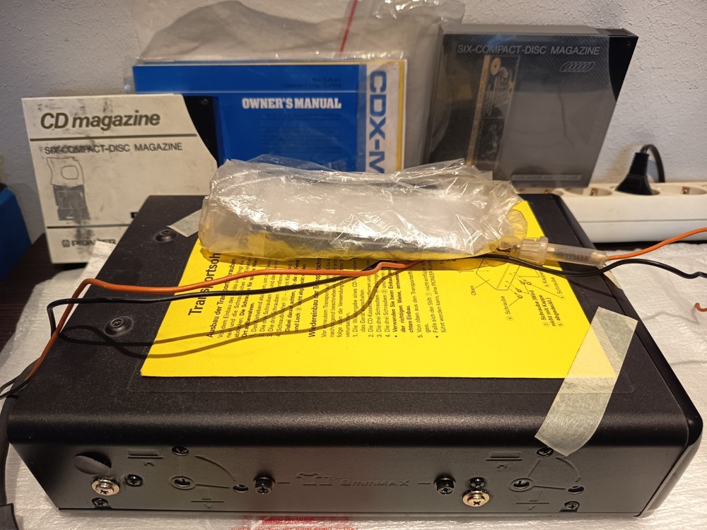 Pioneer CDX-M50 6 disk CD Changer