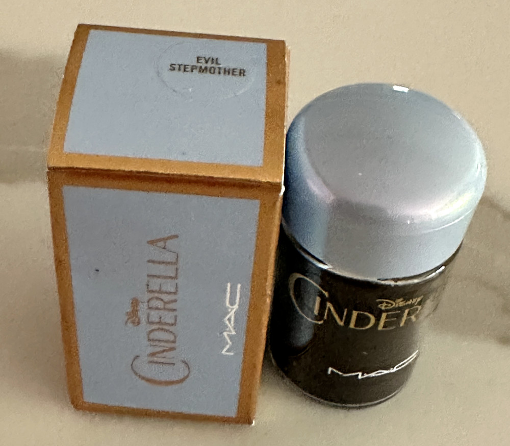 MAC Cinderella Pigment EVIL STEPMOTHER