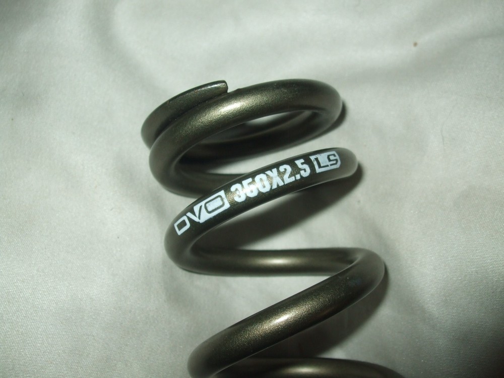 DVO LS Coil Spring, 300lbs x 2.5"