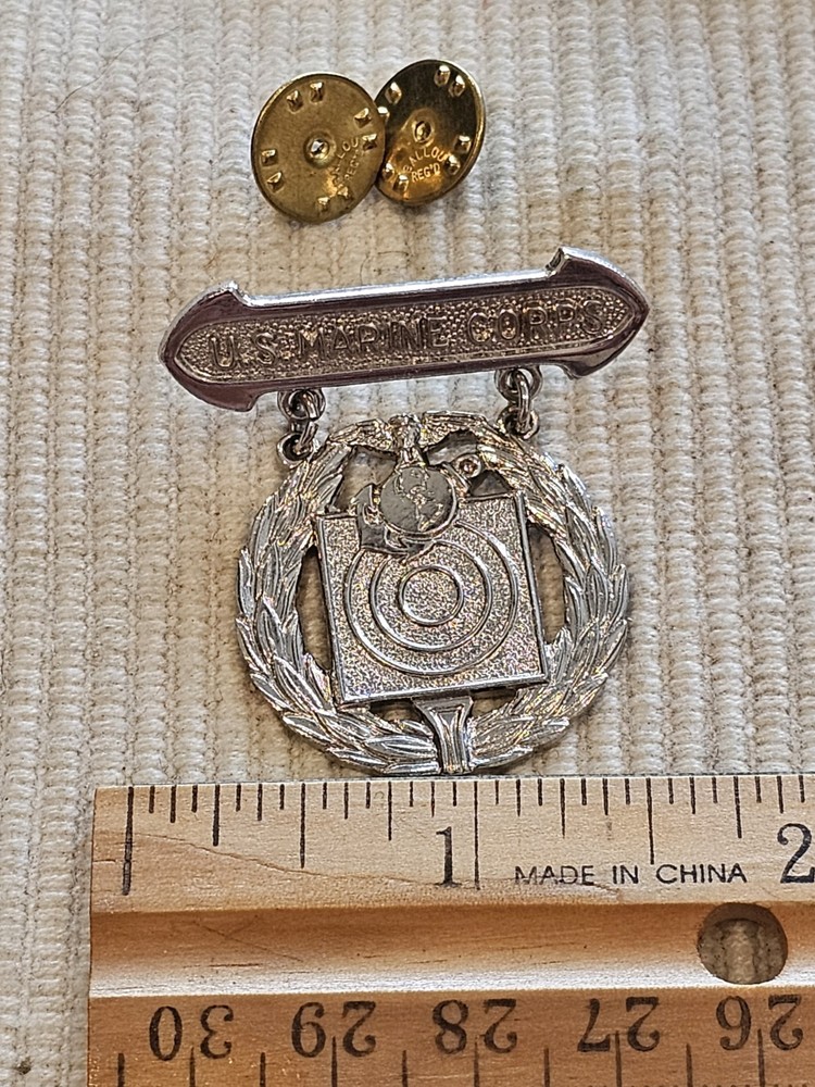 WWII 1950s USMC Marine Basic Shooting Badge L@@K!!!