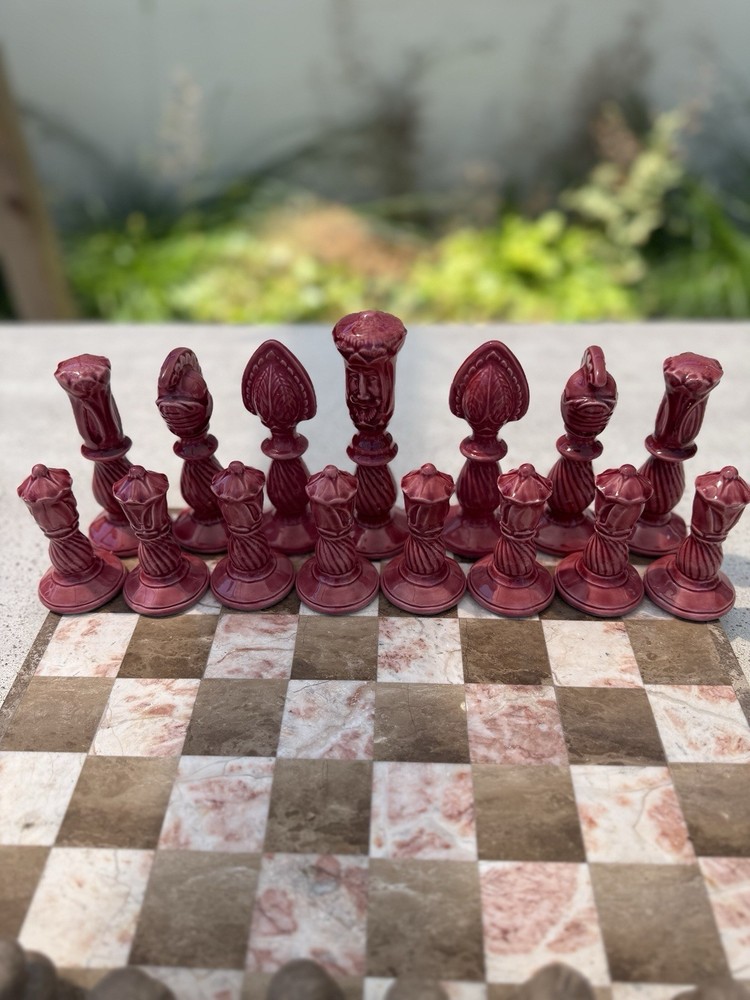 15 Piece Glossy Ceramic Chess Set Rose Colored SEE