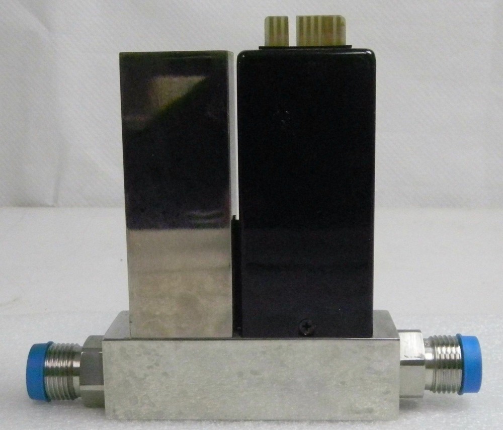 Unit UFC-2020A, Mass Flow Controller, Gas- N2, Range- 30 SLM, 3/8" M I/O VCR