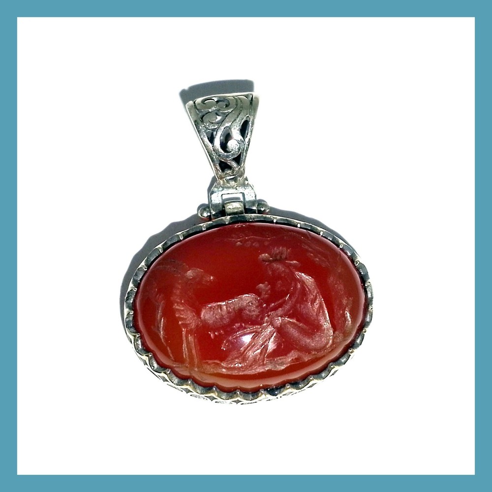 Engraving Carnellian Agate Pendant