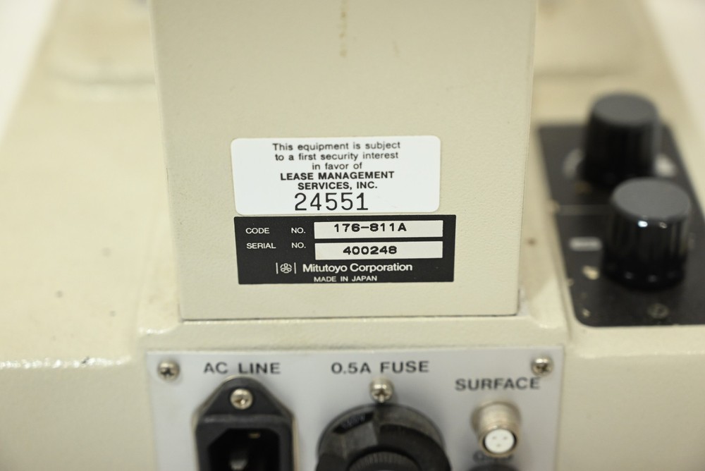 Mitutoyo 176-811A Toolmakers Microscope