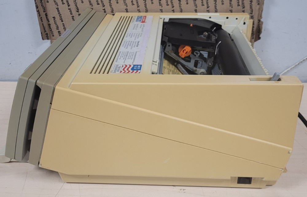 VINTAGE! BROTHERS WP-2410 WORD PROCESSOR MISSING LID (POWERS ON)