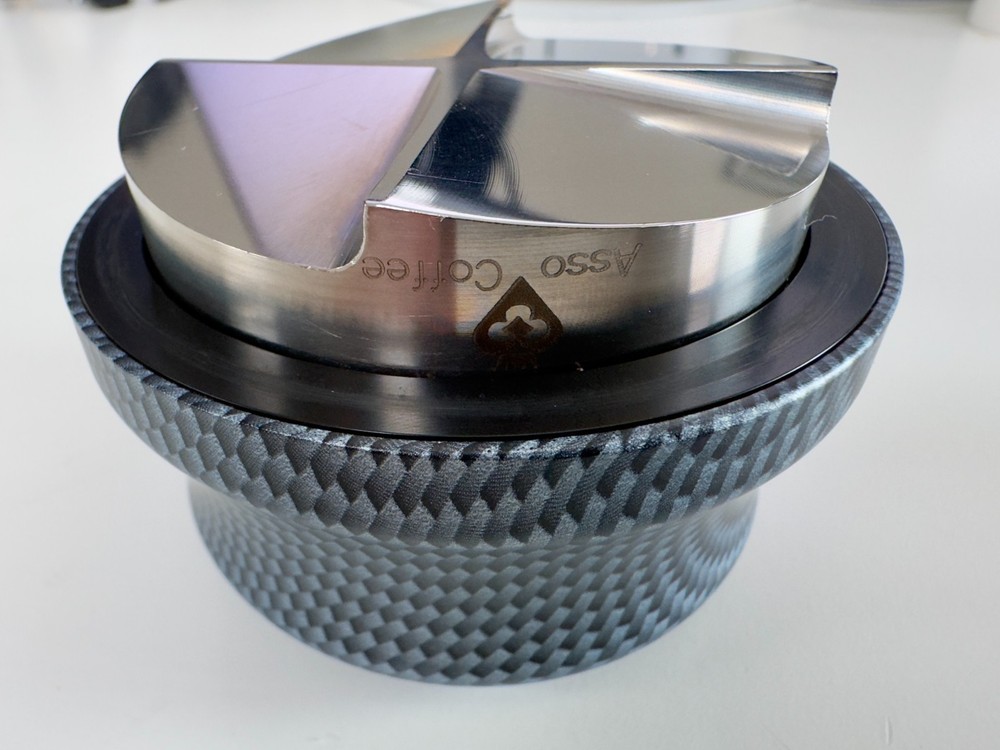 Asso Coffee - The Jack Leveler - Carbon Silver 58mm