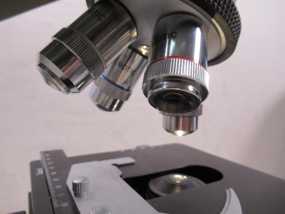 Frey B2-220 Binocular Microscope w/ Motic Objective Lenses & Eyepieces