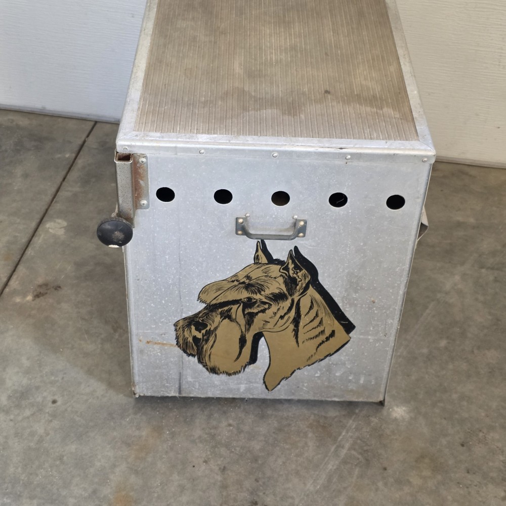 Bob McKee Vintage Dog Crate Macabre Stackable Flight Crate. 25"x20"x16" With Key