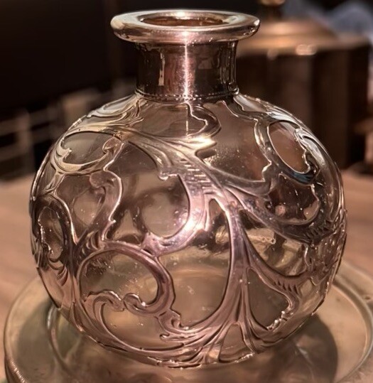 Circa 1905 elegant .999 fine solid silver lined aroma bottle set made by leading