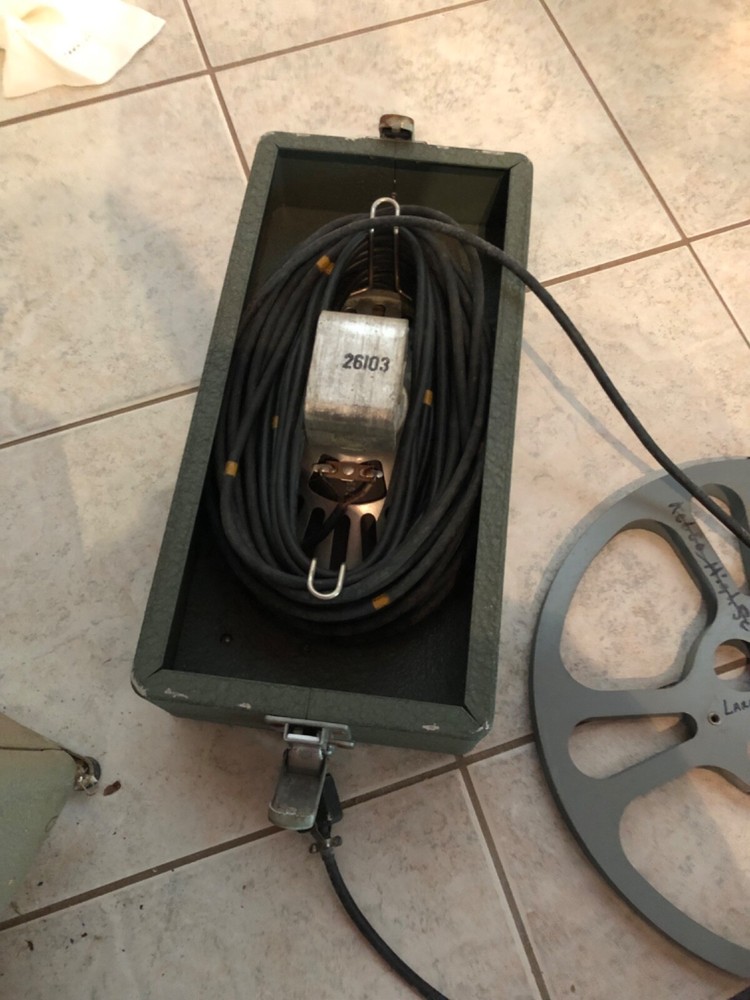 Victor 16mm Move Projector (Model 60) Works good !