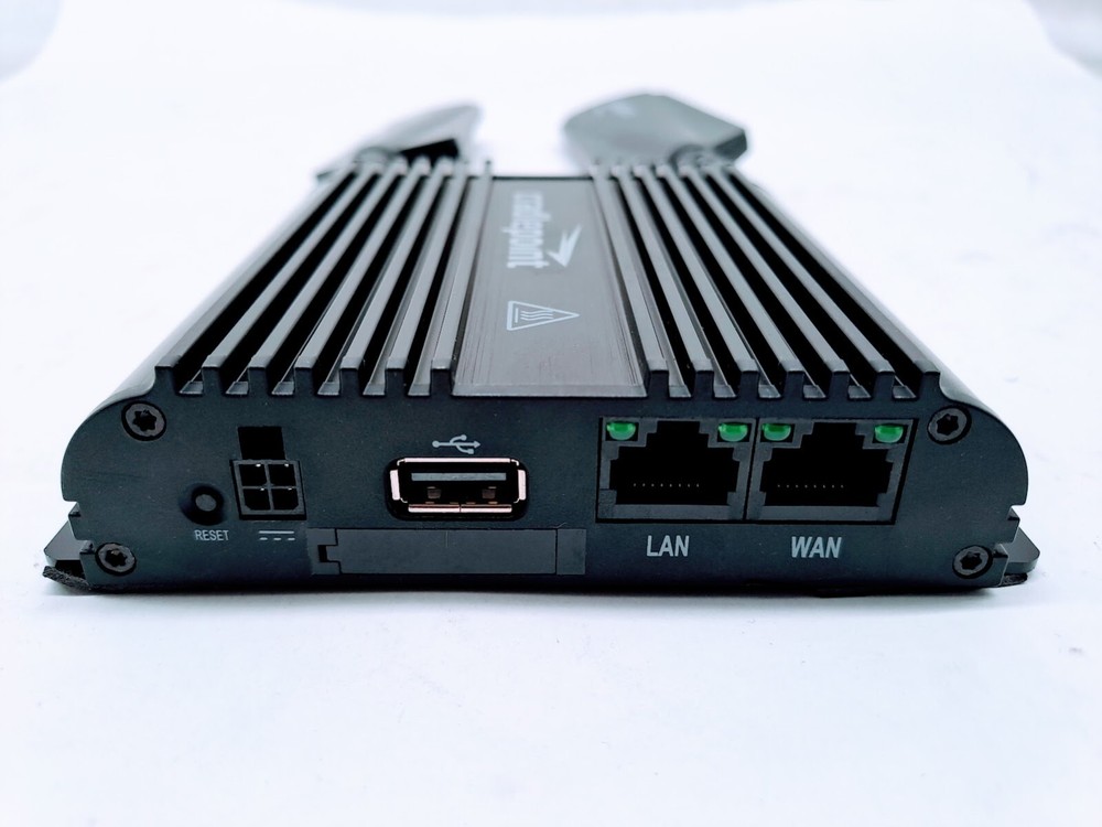 CradlePoint IBR650B-LP4 Rugged Router