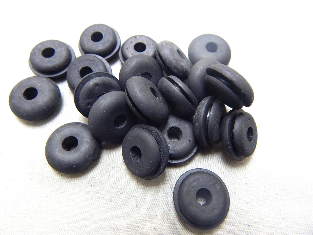 1 / 4"  ID  RUBBER  GROMMETS