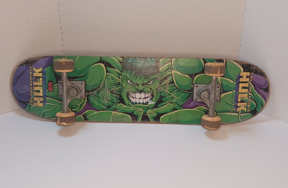 Vintage 2002 Marvel The Incredible Hulk Caution Skateboard Complete
