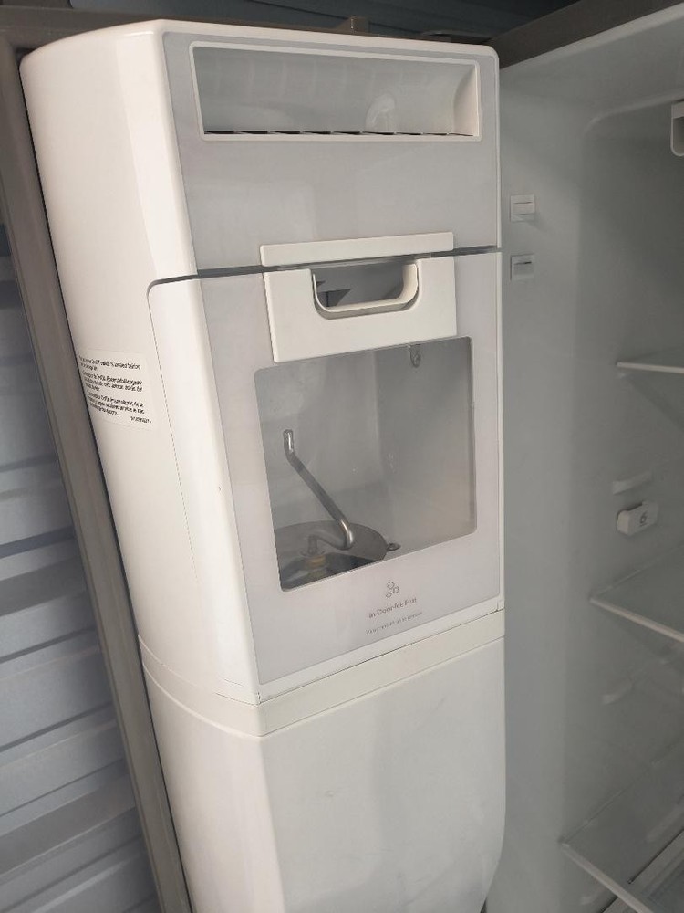 Whirlpool side by side refrigerator /freezer