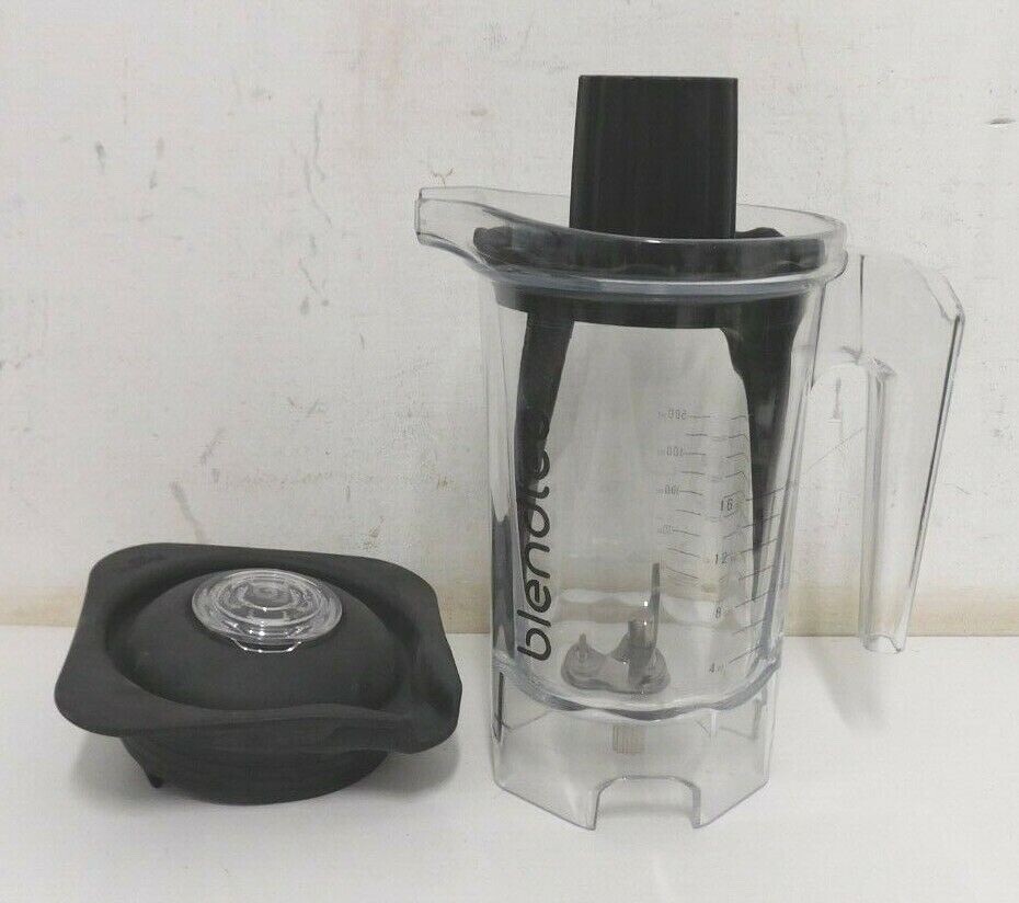 Blendtec Twister Jar. Spatular and lids.