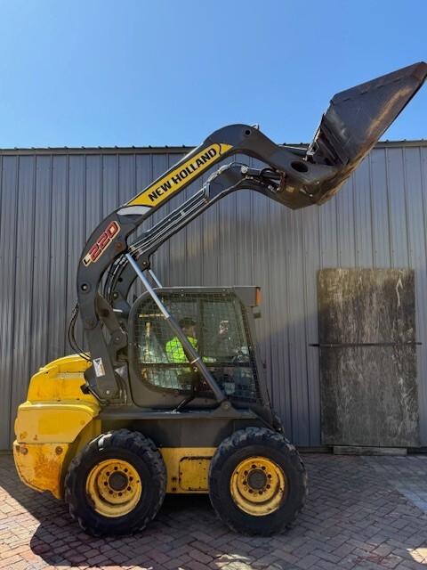 Skid Steer New Holland L220