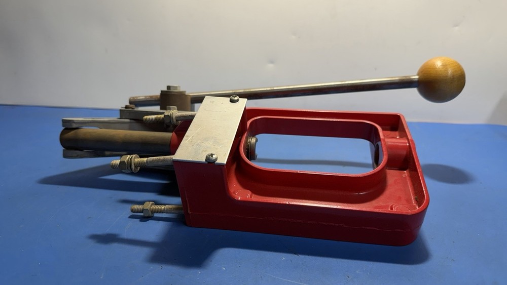 Lee Precision Single Stage Challenger Breech Lock Reloading Hand Press90588 Read