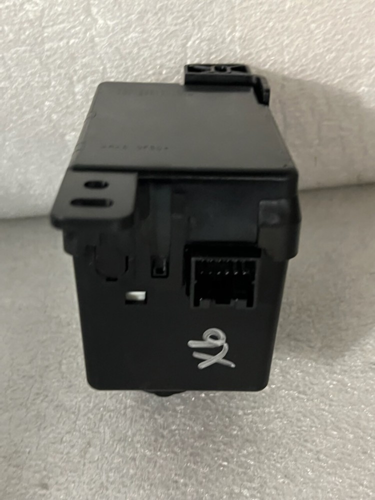 2008-2010 Chrysler Dodge Ignition Node / Keyless Entry Wireless Node 68066729 OE