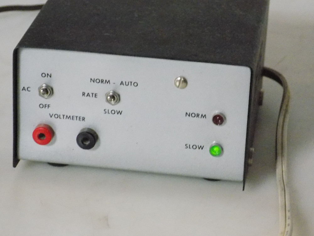 VINTAGE- UNBRANDED VOLTMETER MADE IN TAIWAN