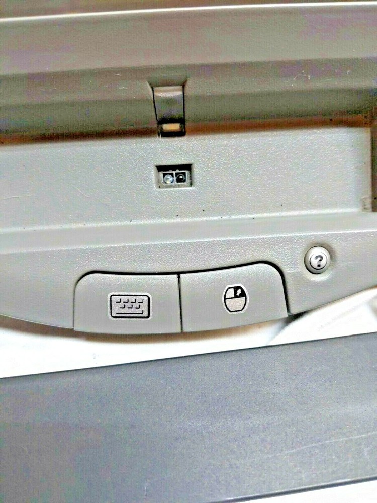Smart Technologies Board 77 in. SB 660 Homeschool Interactive pin Tray no pins