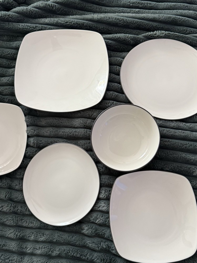 Noritake Colorwave Graphite 6-Piece Place Setting; Square & Round Mix Never Used