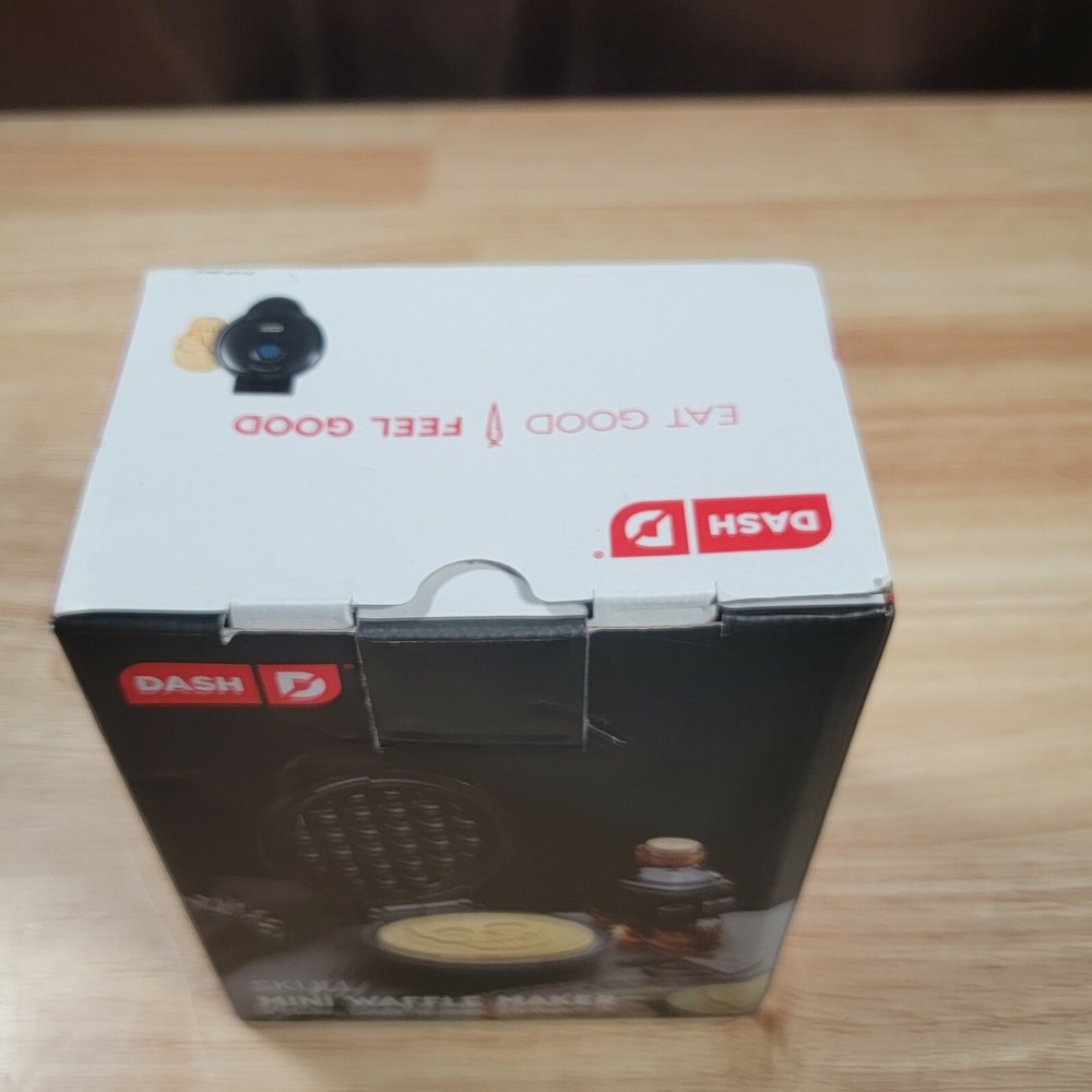 DASH BRAND MINI SKULL SHAPED WAFFLE MAKER NEW