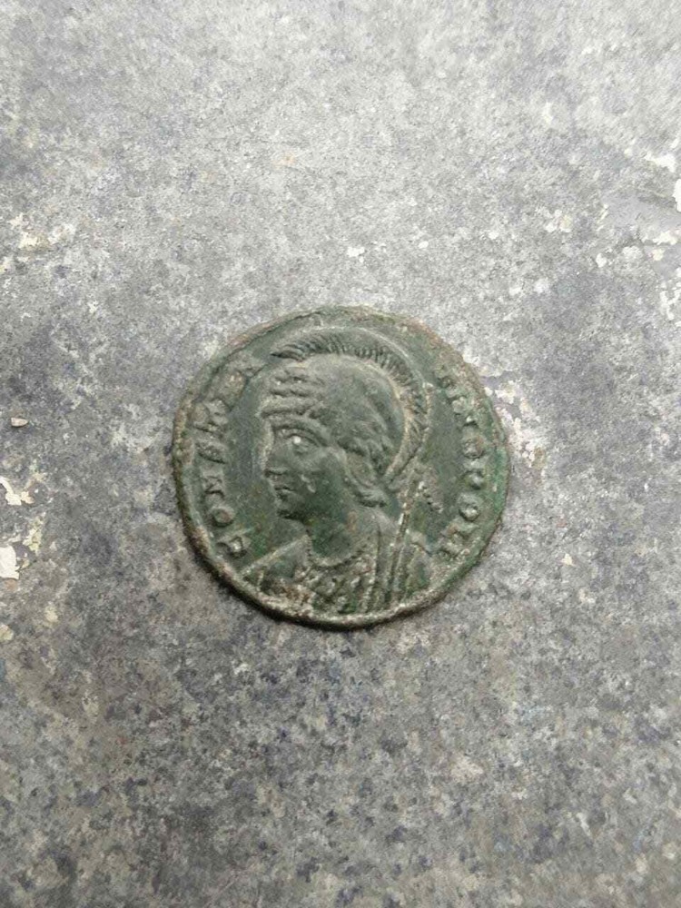Constantine ae. Follis