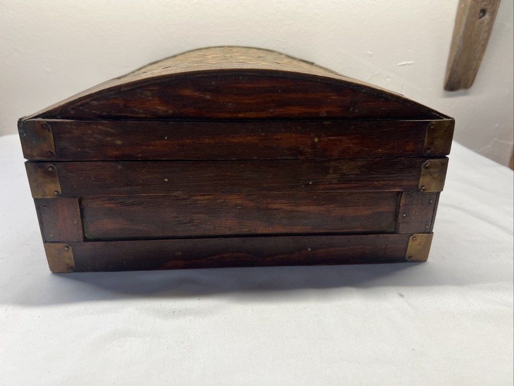 Antique Handheld Travel Chest/trunk