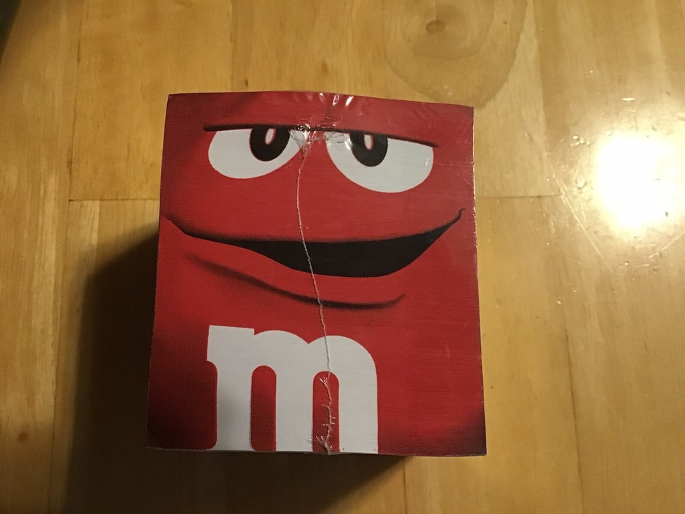 M&M World Note Cube Featuring Blue, Yellow, Green & Red M&M’s