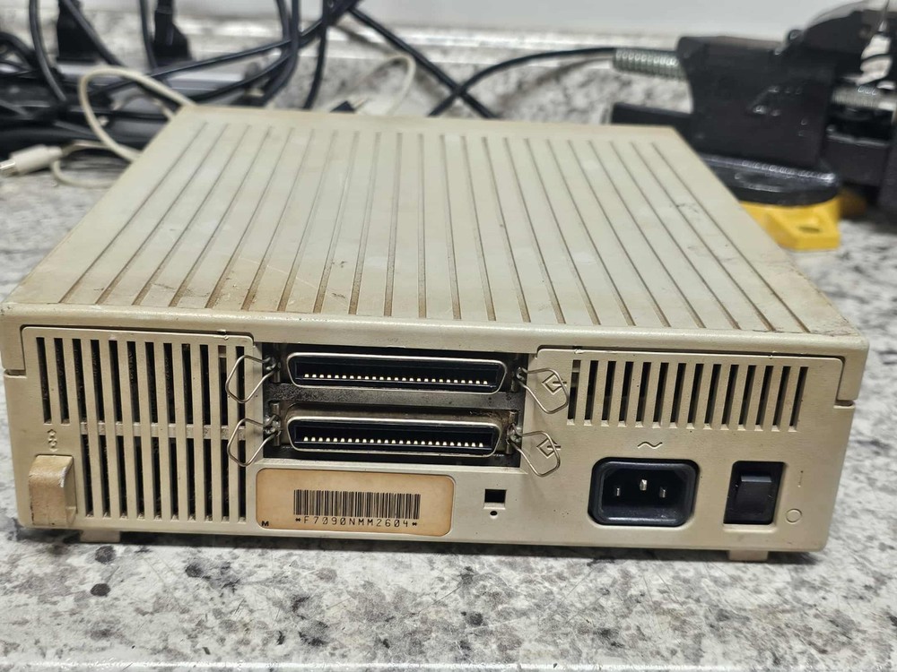 Vintage Apple 20SC External Hard Drive For Macintosh Computer Powers Up M2604