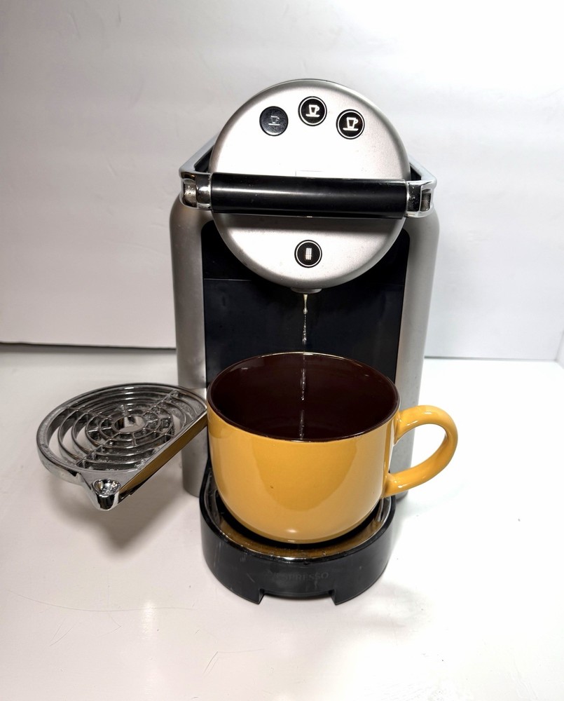 Nespresso Vertuo Coffee Machine Type 9737N Espresso Maker Powers On Silver