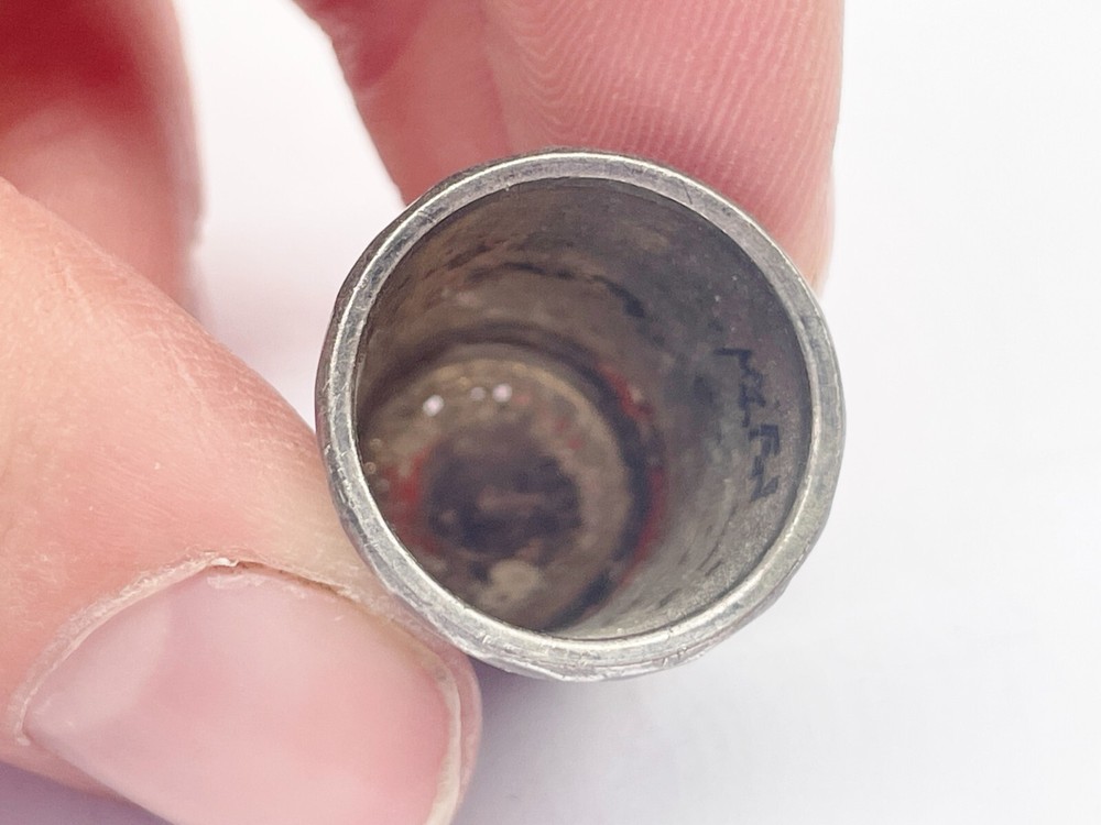 VINTAGE SOLID SILVER SEWING THIMBLE SIZE 8
