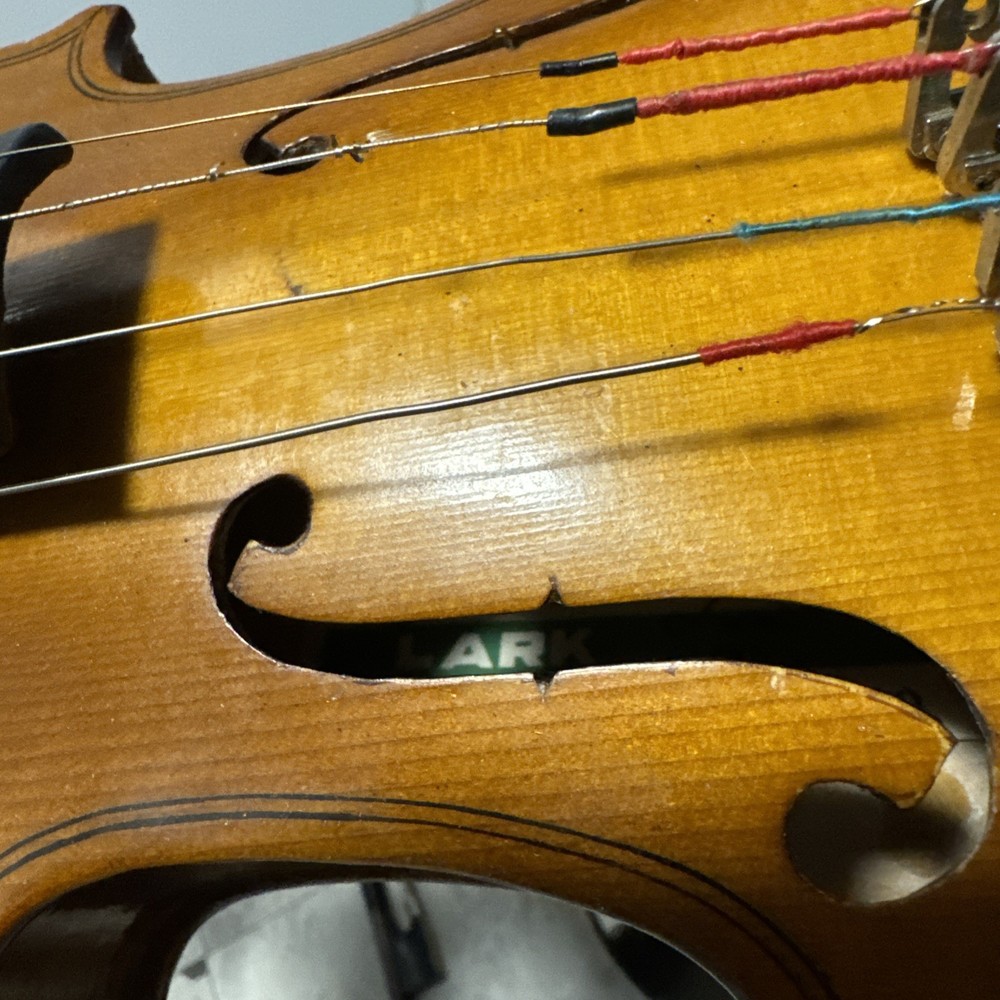 Lark Violin & Case. M5002-2