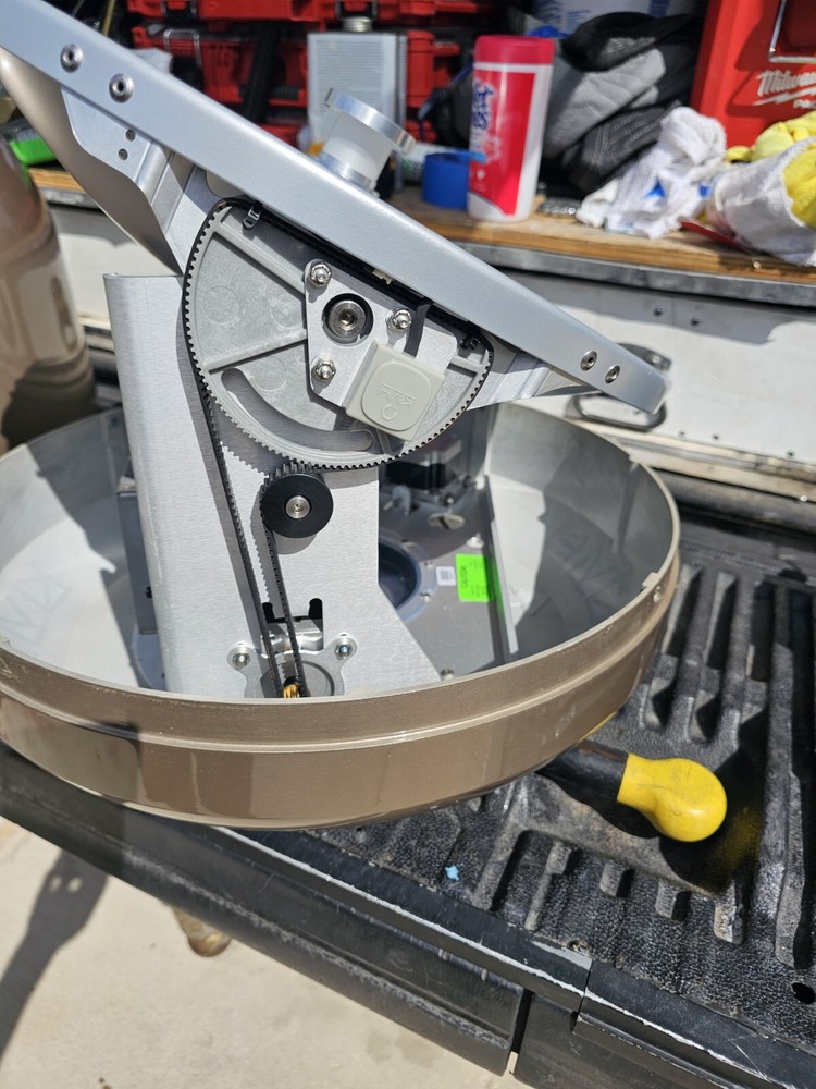 kvh tracvision 5 18"
