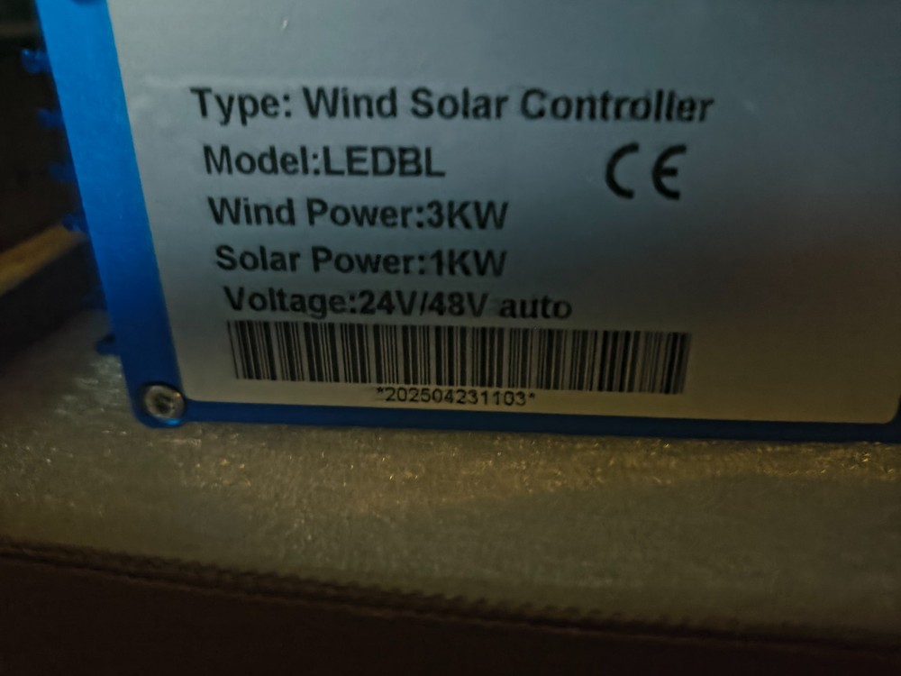 wind&dolar hybrid controller