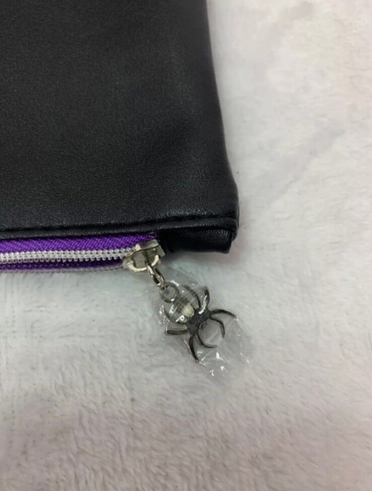 2 BRAND NEW ASSORTED MAKE UP BAGS (WEBBED)