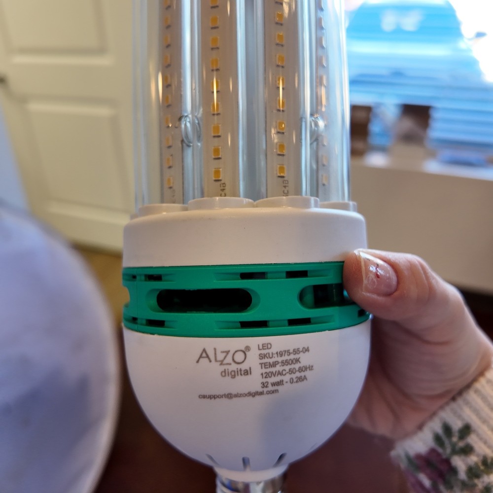 ALZO Video drum space light with lightbulbs and socket (4 bulb capacity)