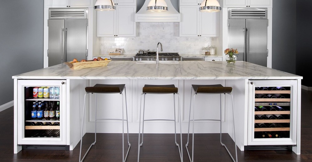 True TBC-24-R-OP-B Solid Panel Ready/Right Hinged 24 Inch Beverage Center