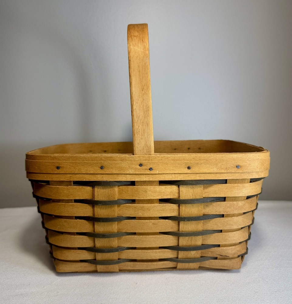 1995 Longaberger Heartland Basket with handle Medium