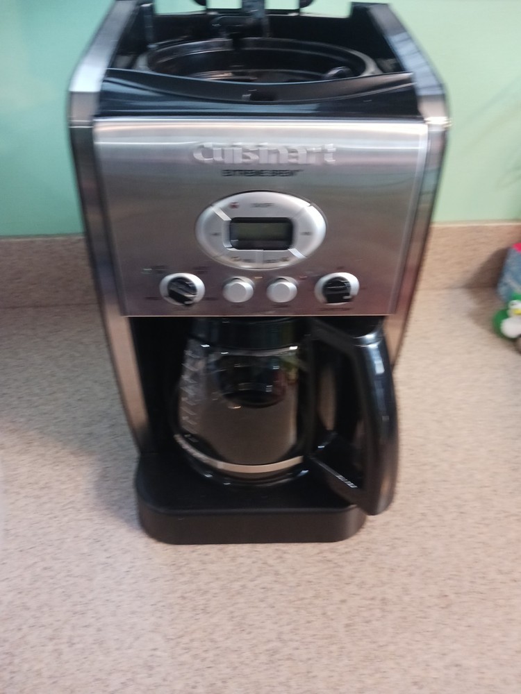 Cuisinart DCC-2650 Extreme Brew 12-Cup Programmable Coffee Maker Silver & Black